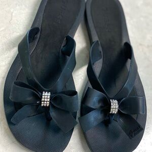 Guess Size 7.5 Black Rubber Flip Flops